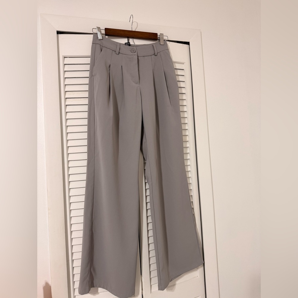 Wide Leg Pleated Trousers in Light Gray